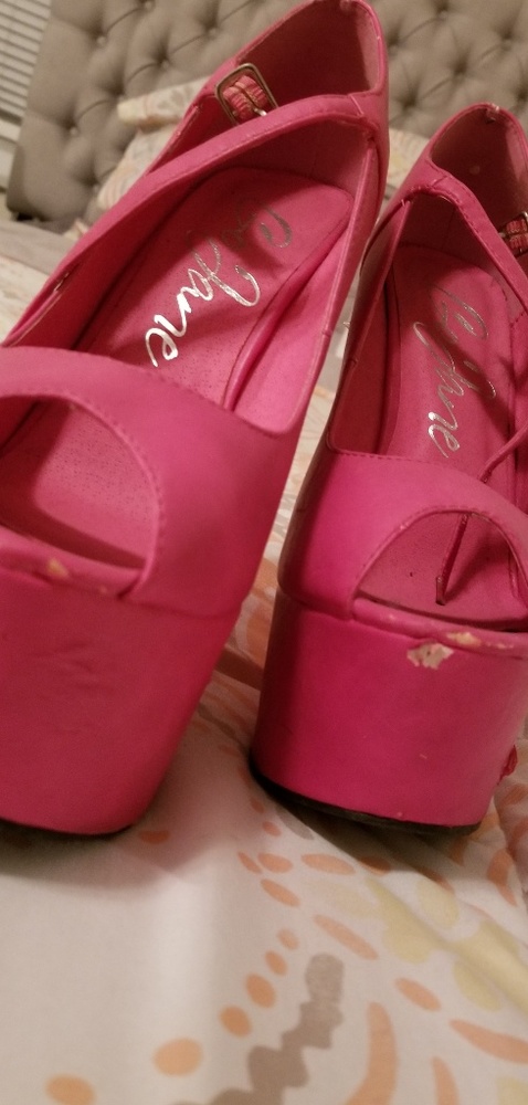 Heels - Picture 2 of 3